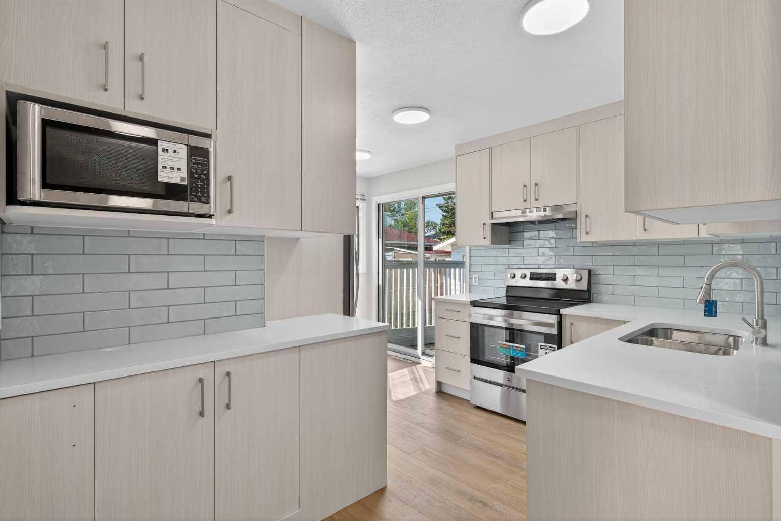 Calgary, AB T2K 0T5,5923 Centre ST NW