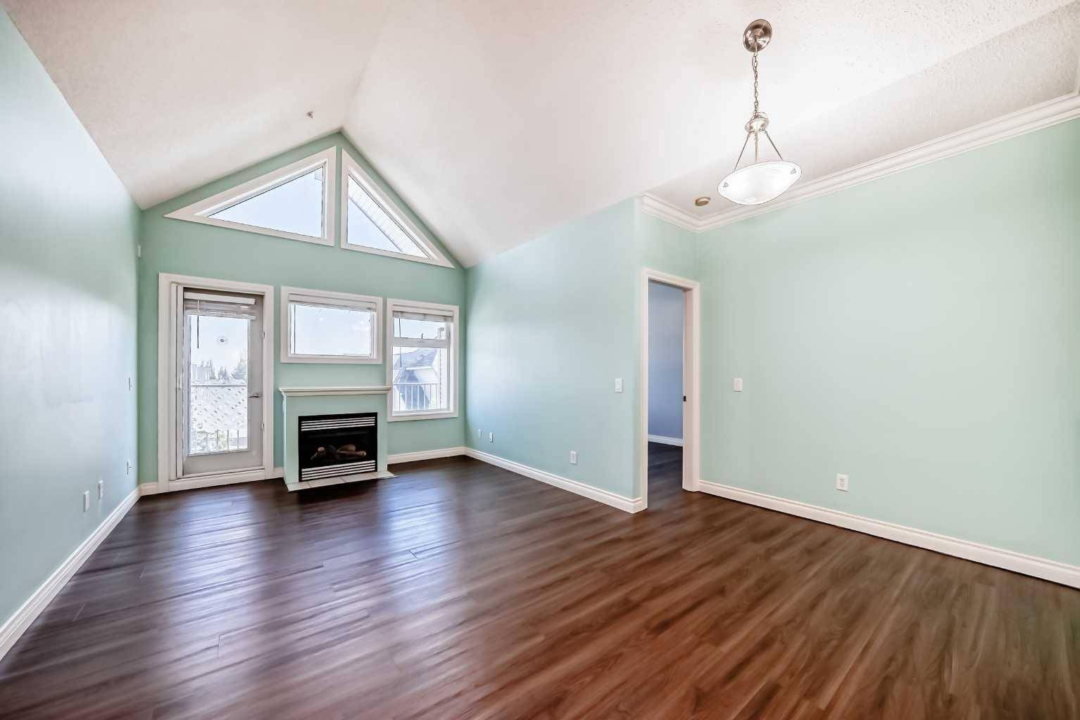 Calgary, AB T2W 6J2,11170 30 ST SW #308