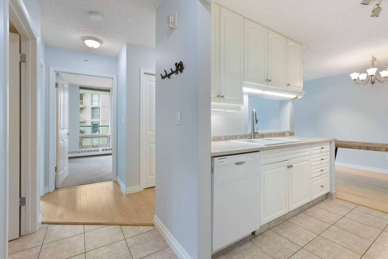 Calgary, AB T2P 4Z9,801 2 AVE SW #902