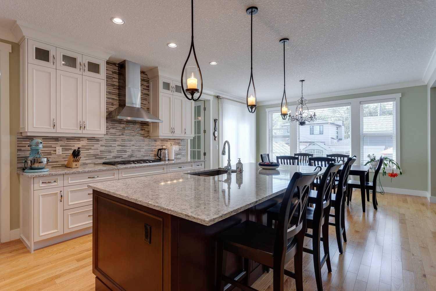 Calgary, AB T2M 2M4,417 29 AVE NW