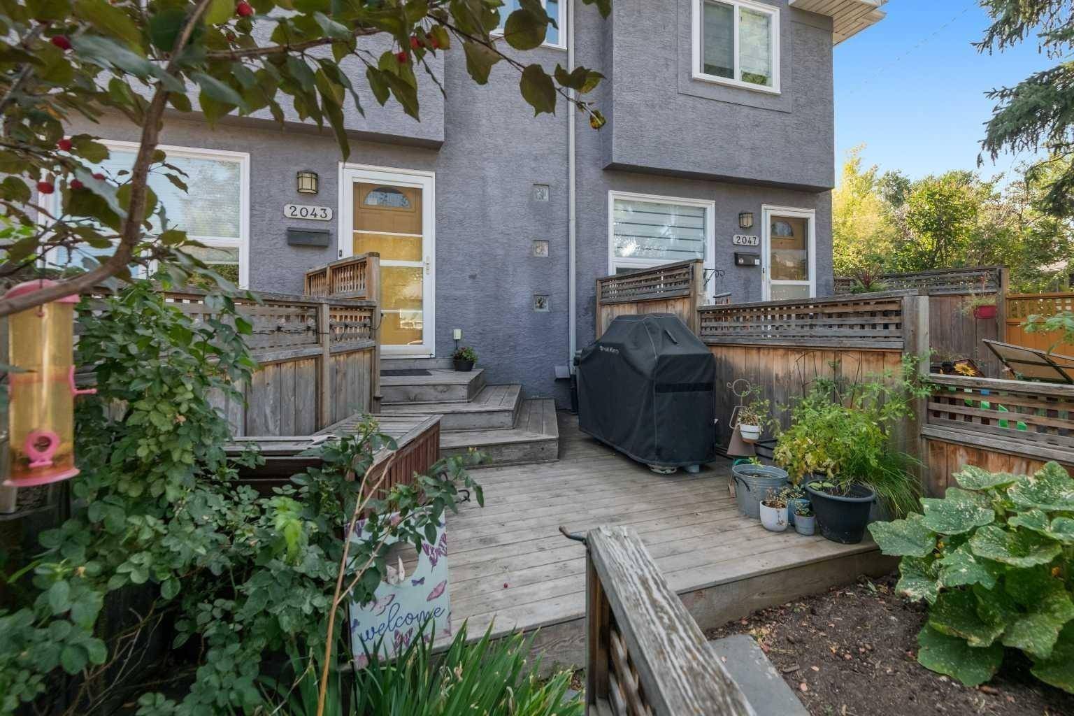 Calgary, AB T2T 2E2,2043 35 AVE SW