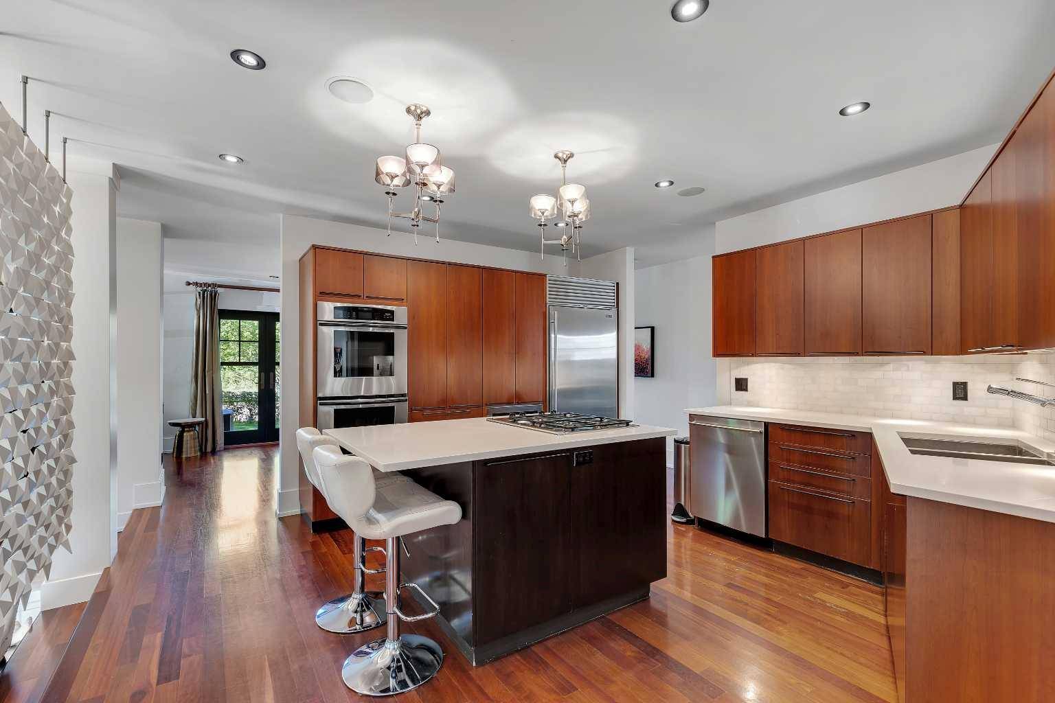 Calgary, AB T2S 0V1,239 37 AVE SW