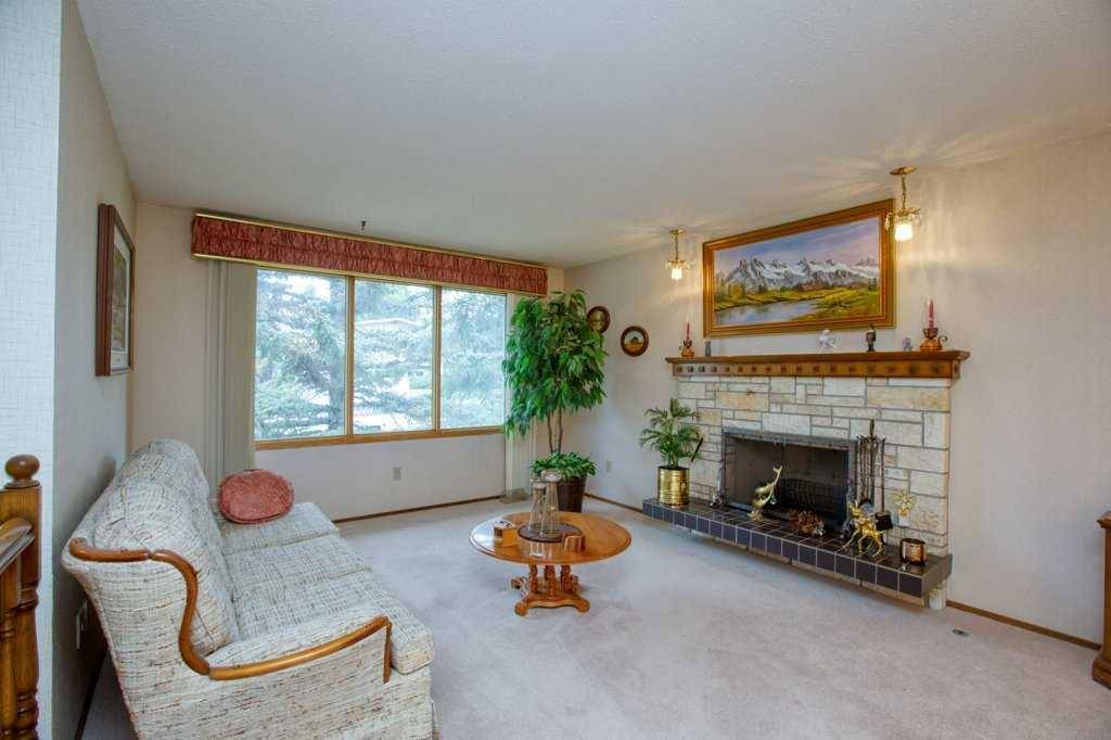 Calgary, AB T3B 4E8,307 Silverthorn WAY NW