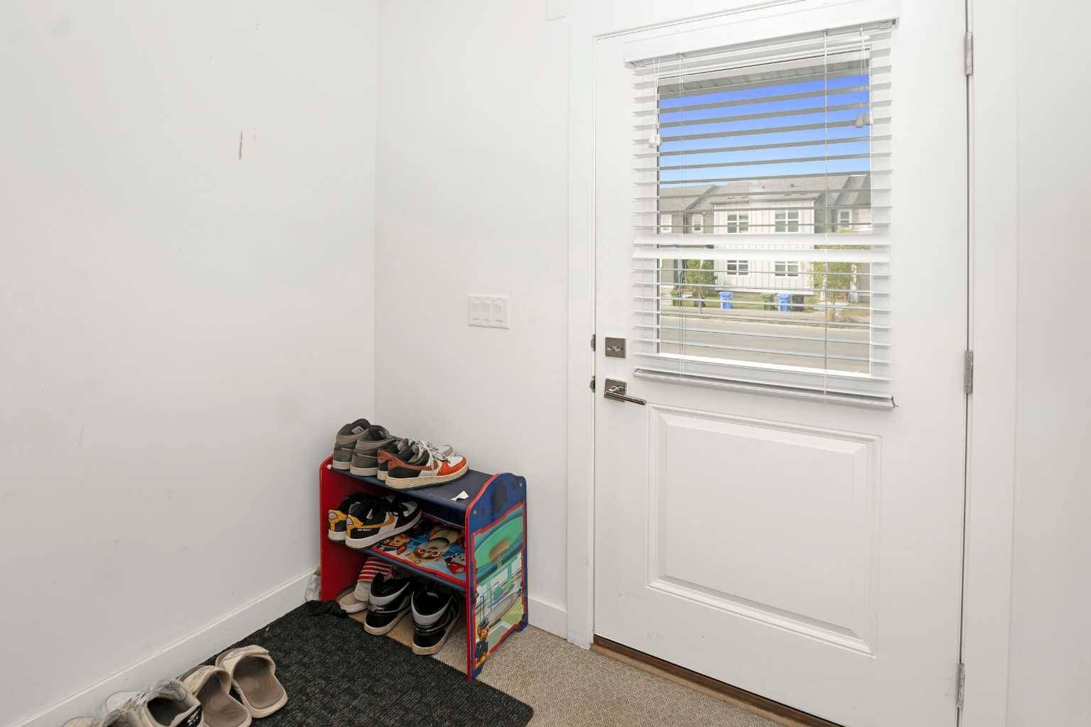 Calgary, AB T3J2K2,633 savanna BLVD NE