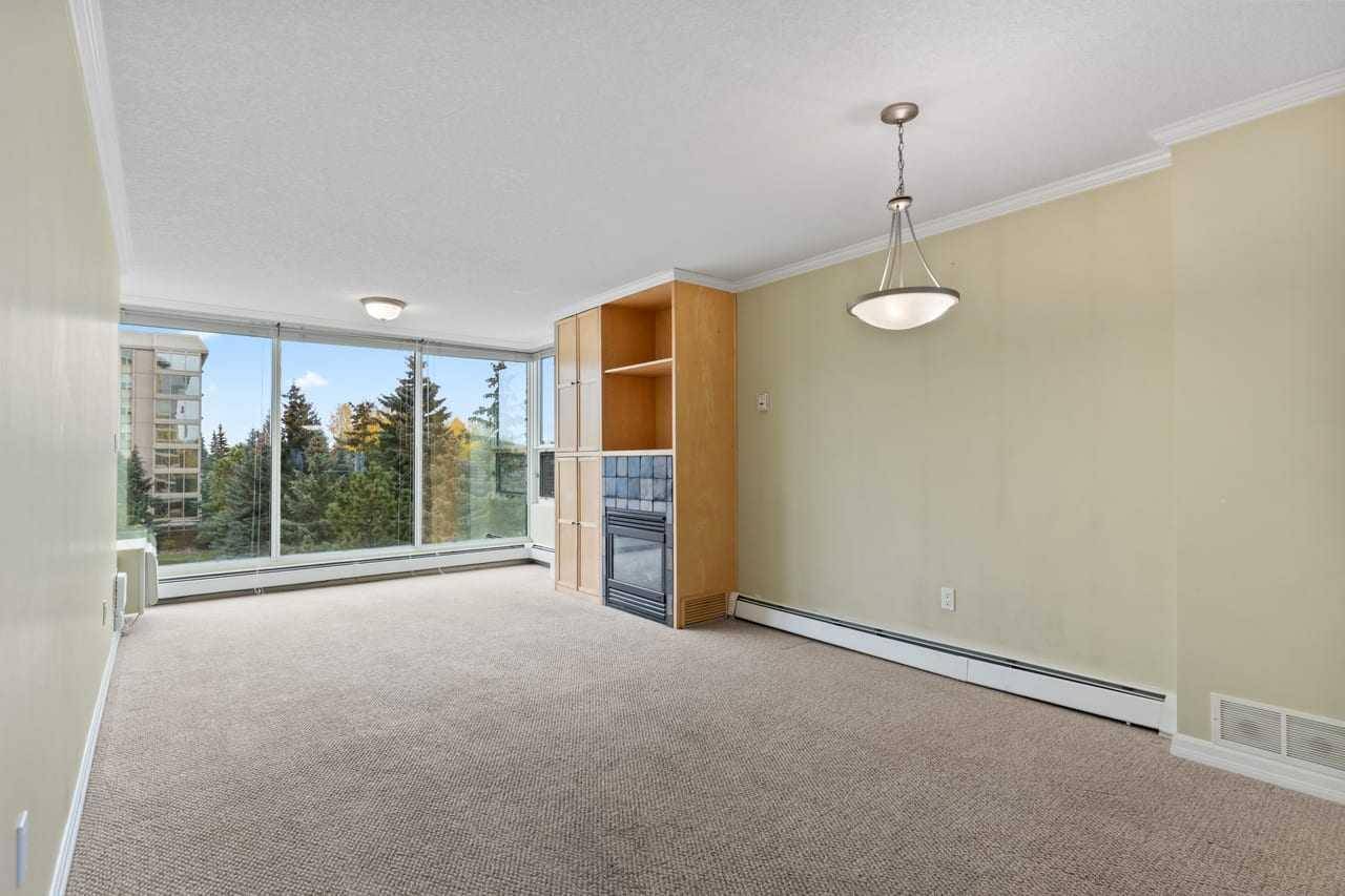 Calgary, AB T3A 2V6,4555 Varsity LN NW #406