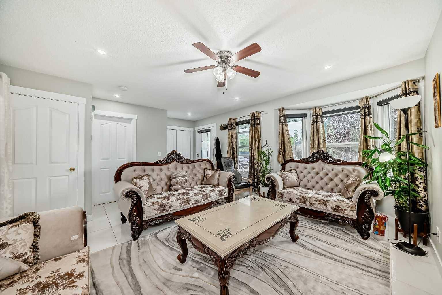 Calgary, AB T3J 4K1,49 Taravista WAY NE