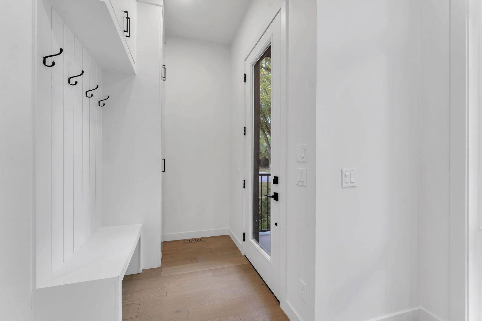 Calgary, AB T2M 2K8,506 28 AVE NW