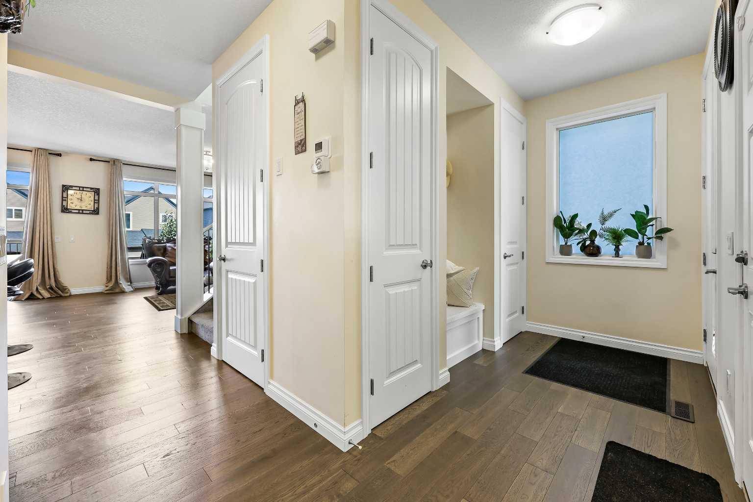 Airdrie, AB T4A 3M7,340 Lawthorn WAY SE