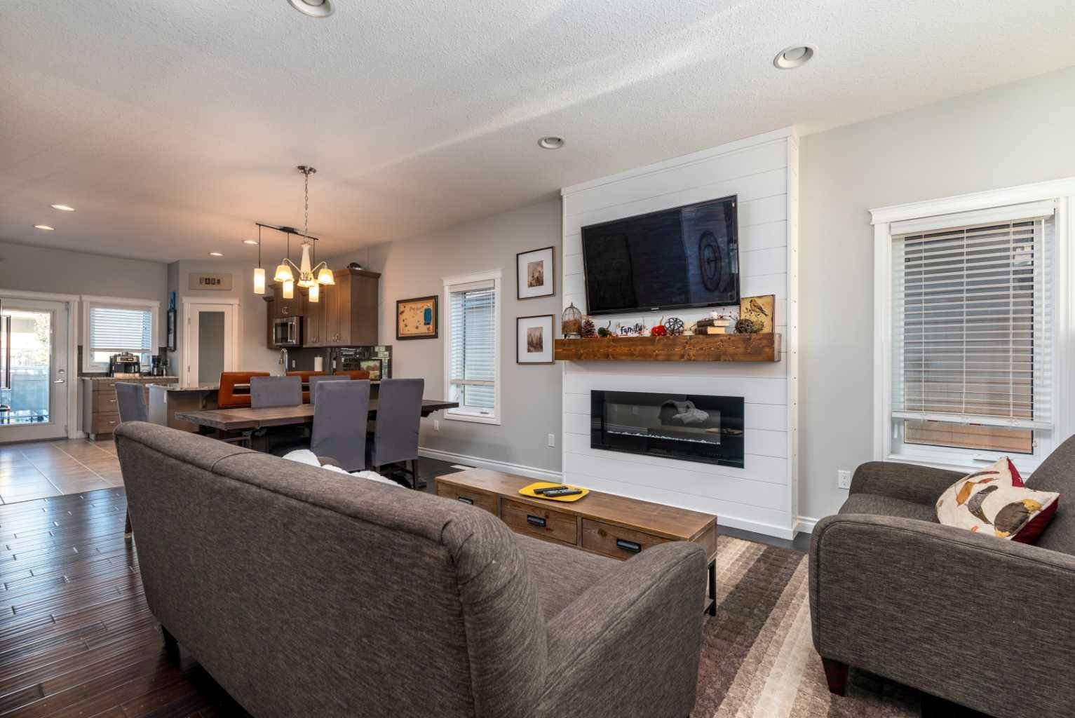 Lloydminster, AB T9V 3R3,2004 61 AVE