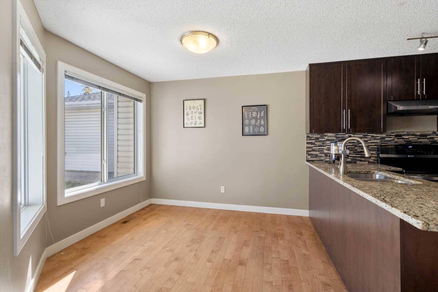 Calgary, AB T3K 4S6,83 Harvest Oak CIR NE
