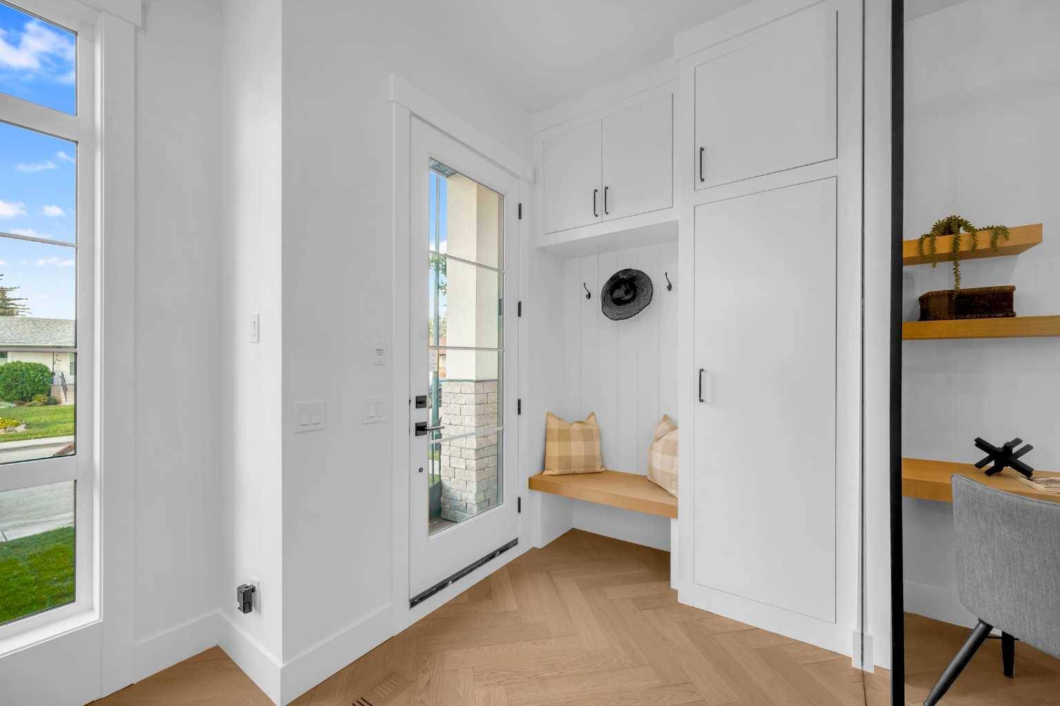 Calgary, AB T2M 1M9,2019 21 AVE NW