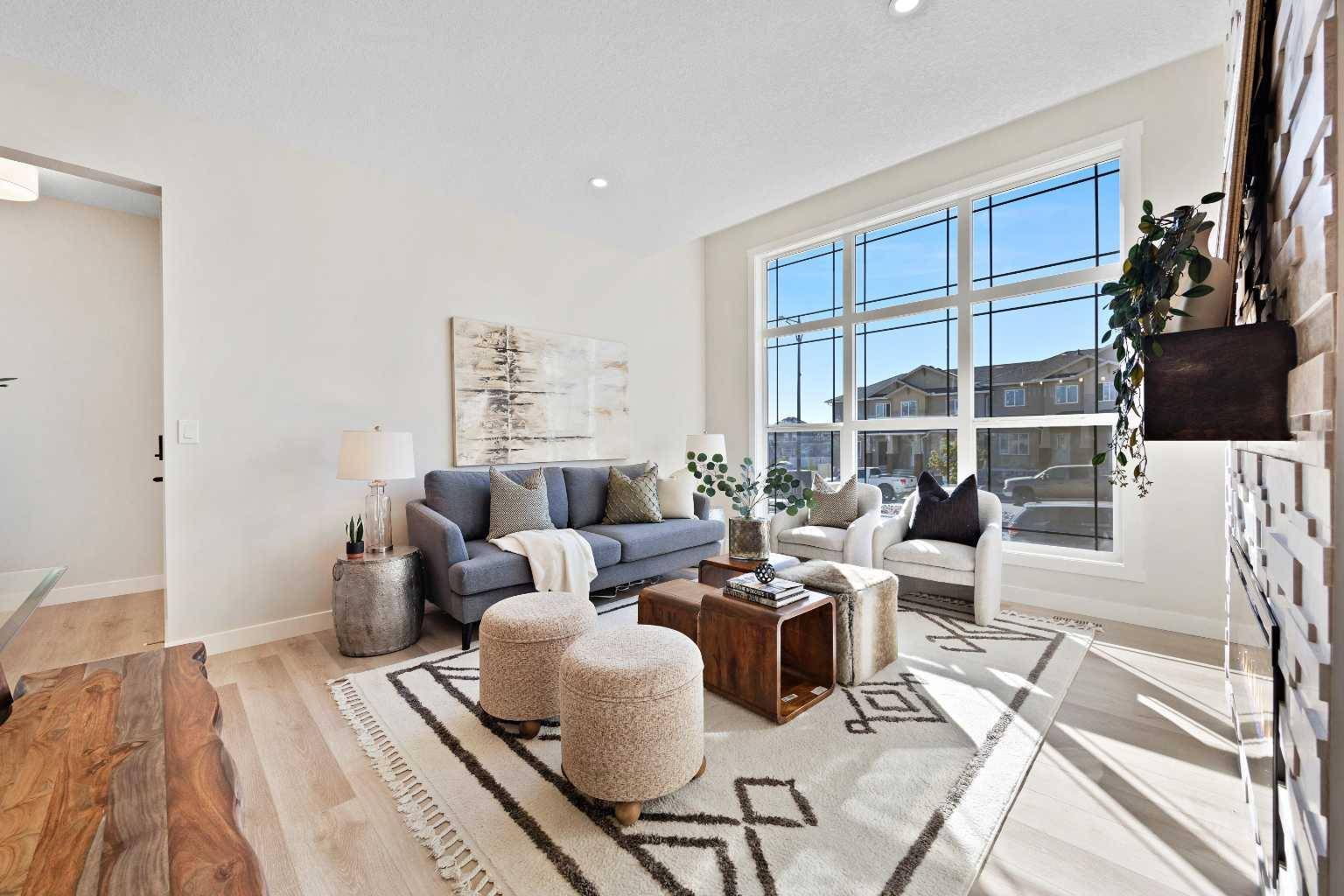 Airdrie, AB T4B 5N4,2150 Bayview DR SW