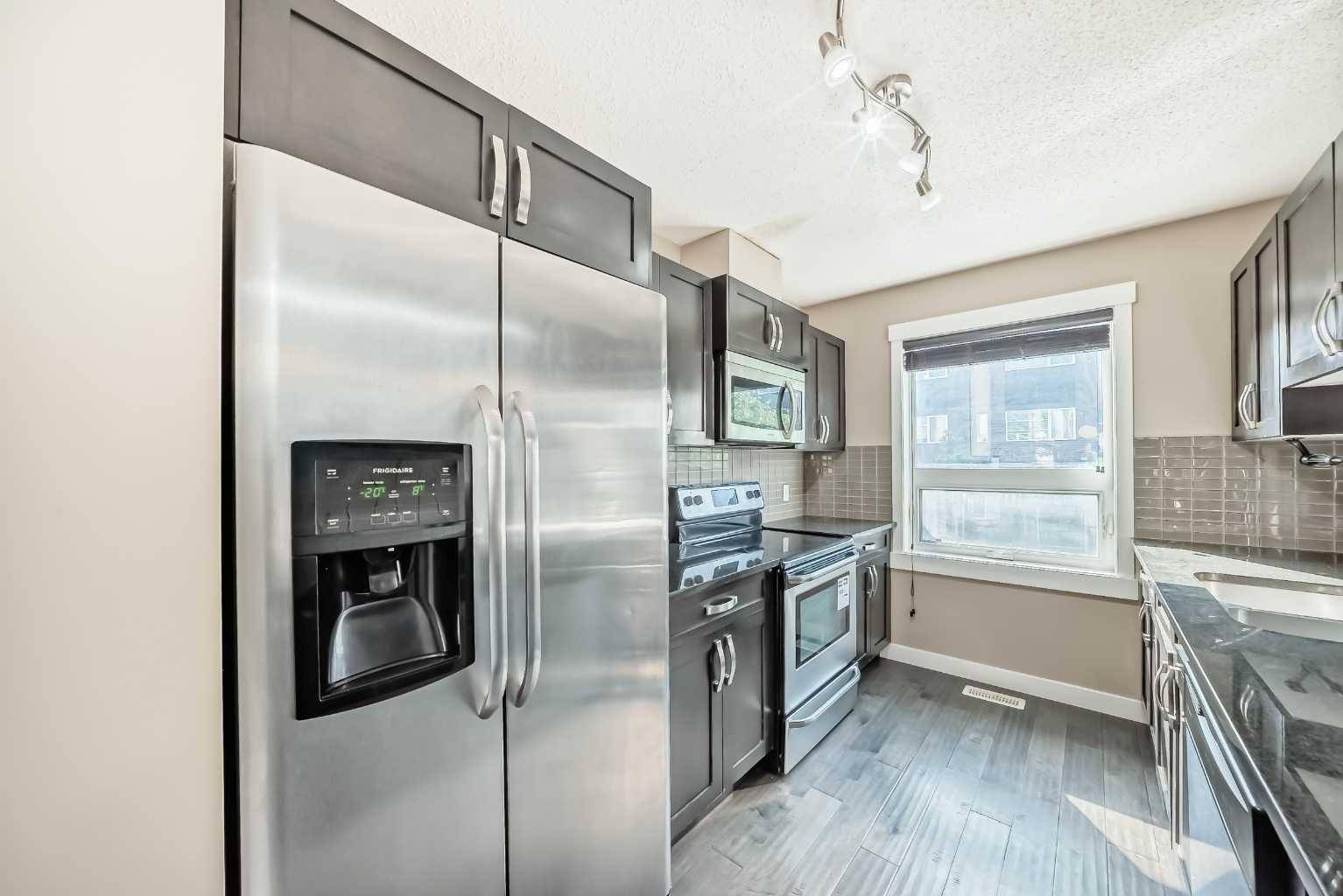 Calgary, AB T3K 0W6,326 Covecreek CIR NE