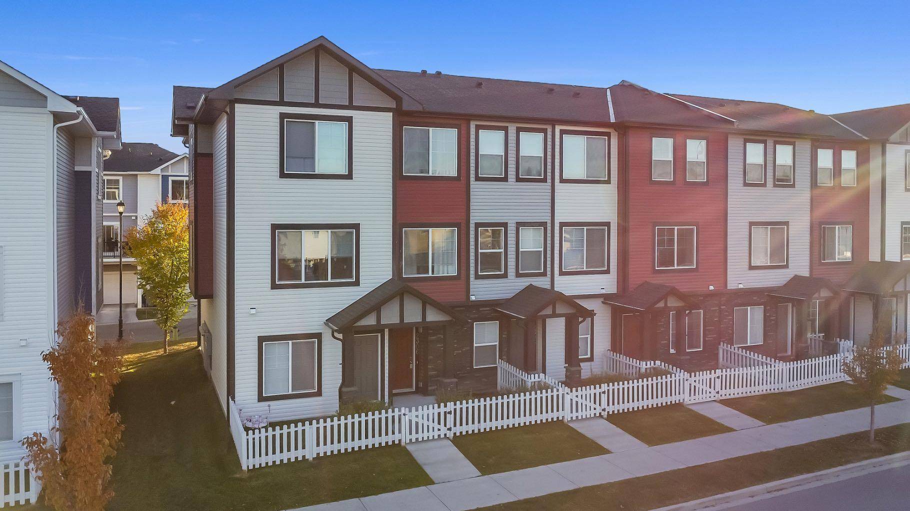 Cochrane, AB T4C 2L1,2306 Jumping Pound Common