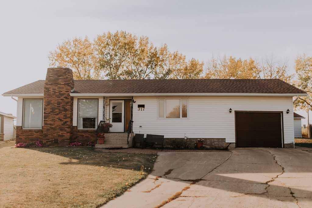 Wainwright, AB T9W 1A1,317 4 Avenue Crescent