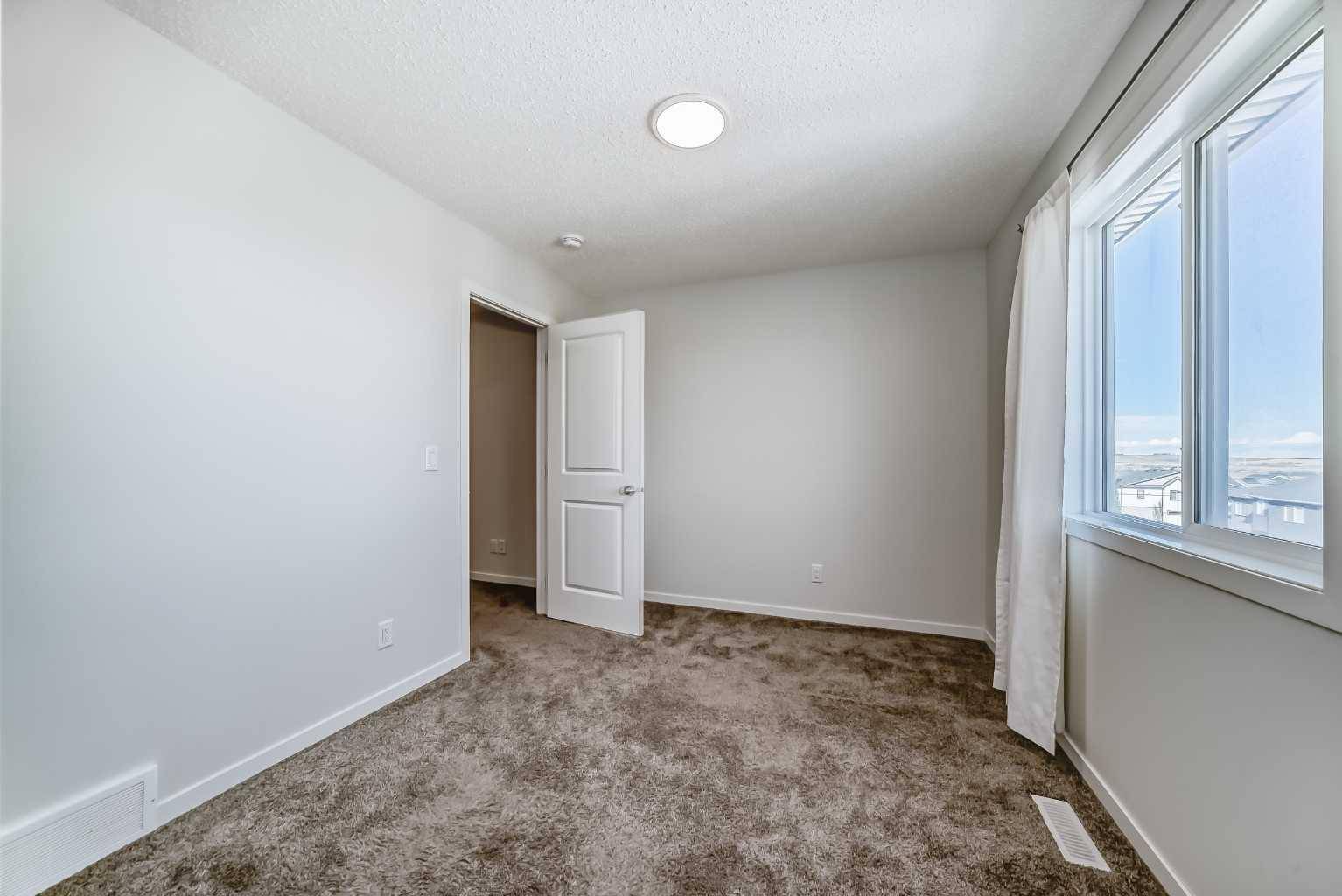 Calgary, AB T3R 1Z2,36 Edith Gate NW