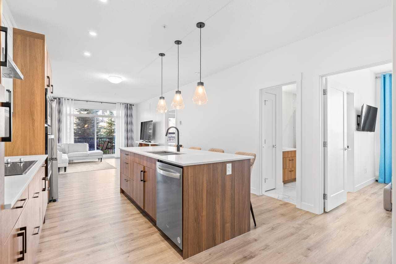 Calgary, AB T2X 5A2,40 Walgrove WALK SE #112