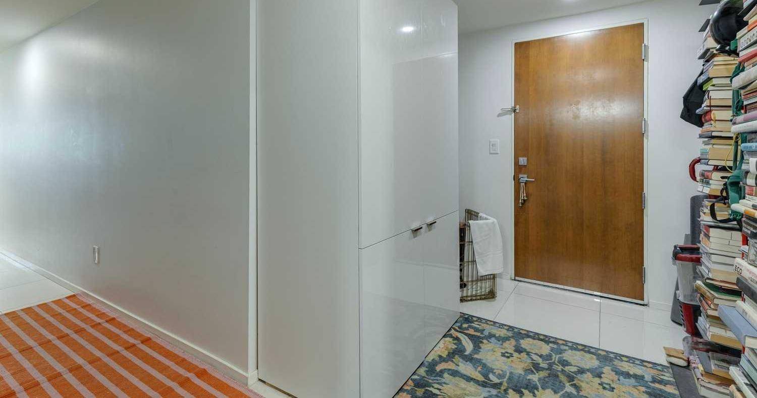 Calgary, AB T2G 0S7,1020 9 AVE SE #210