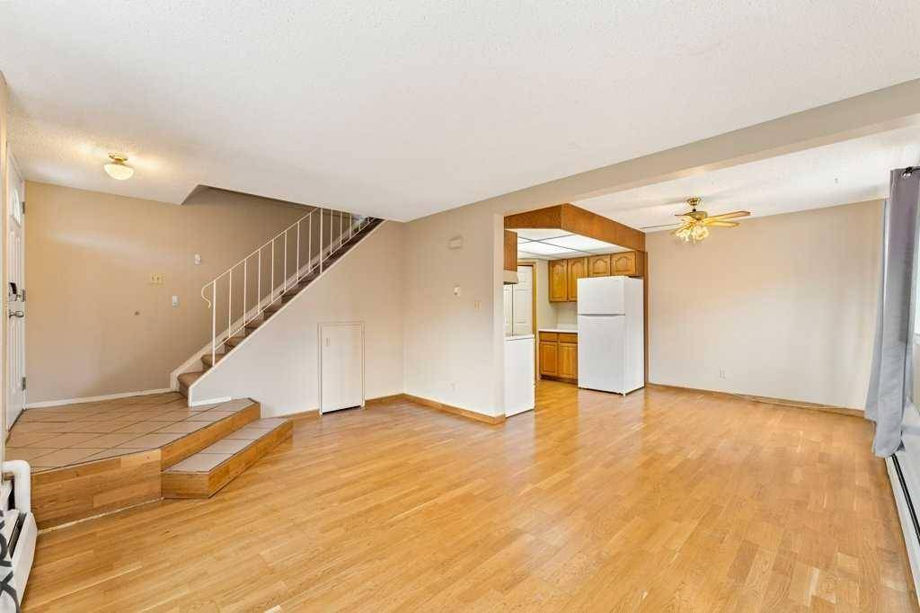 Calgary, AB T3E 3H4,3809 45 ST SW #141