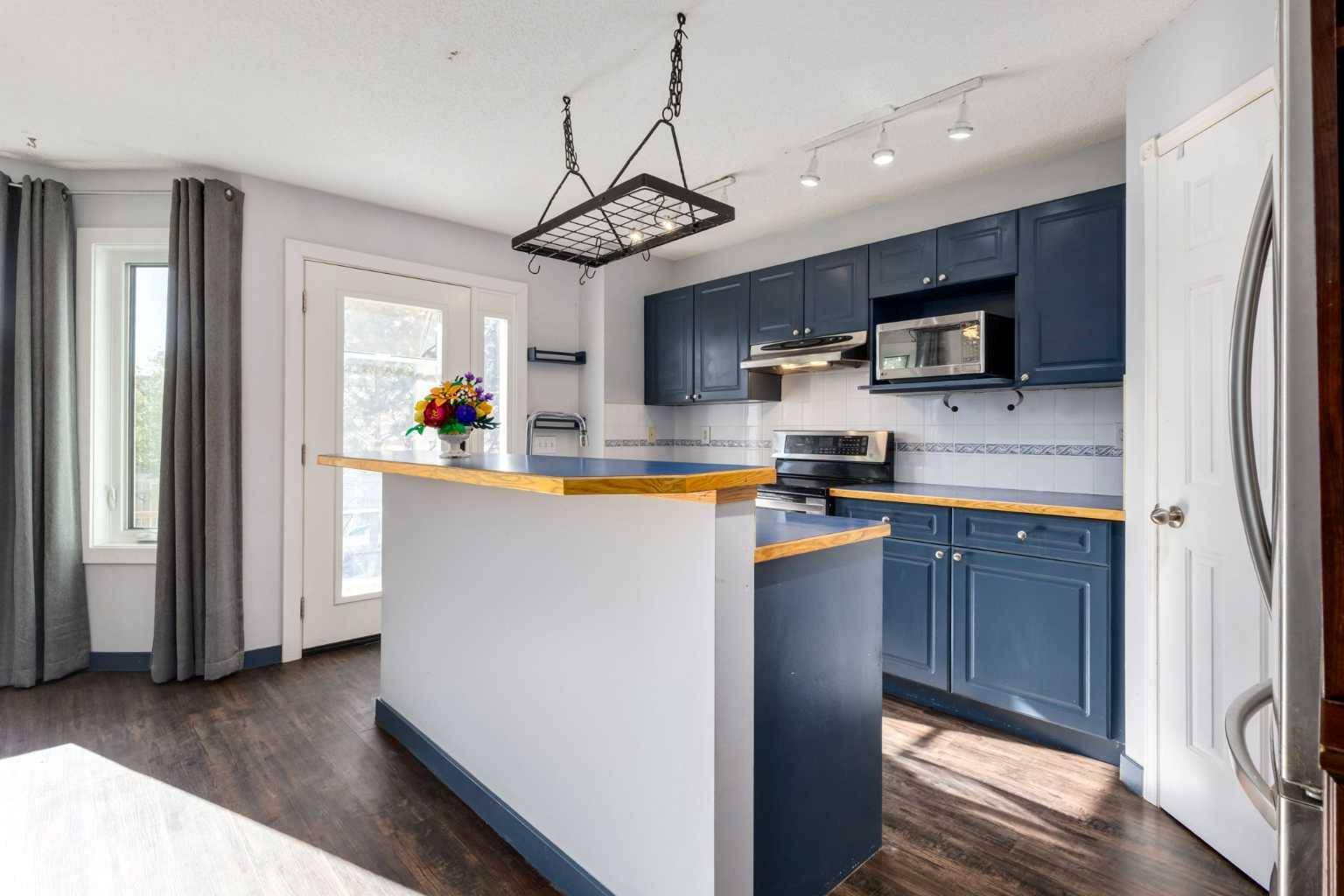 Calgary, AB T3K 4X6,327 Covewood PARK NE