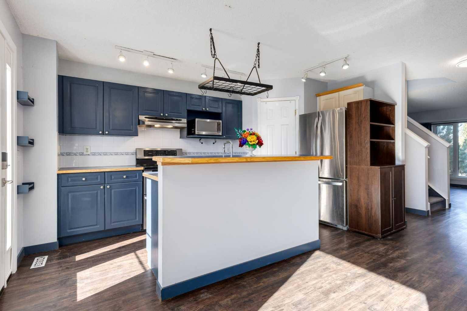 Calgary, AB T3K 4X6,327 Covewood PARK NE