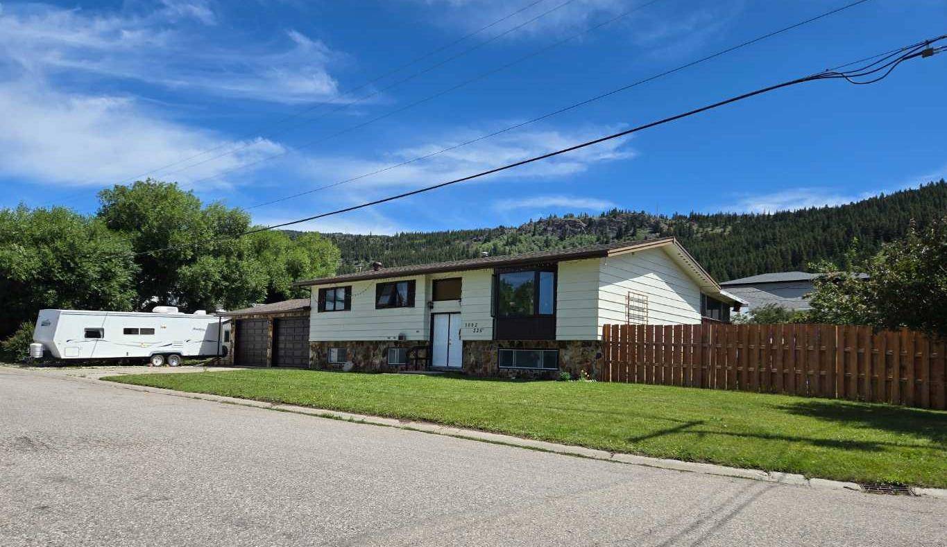 Bellevue, AB T0K0C0,3002 225 ST