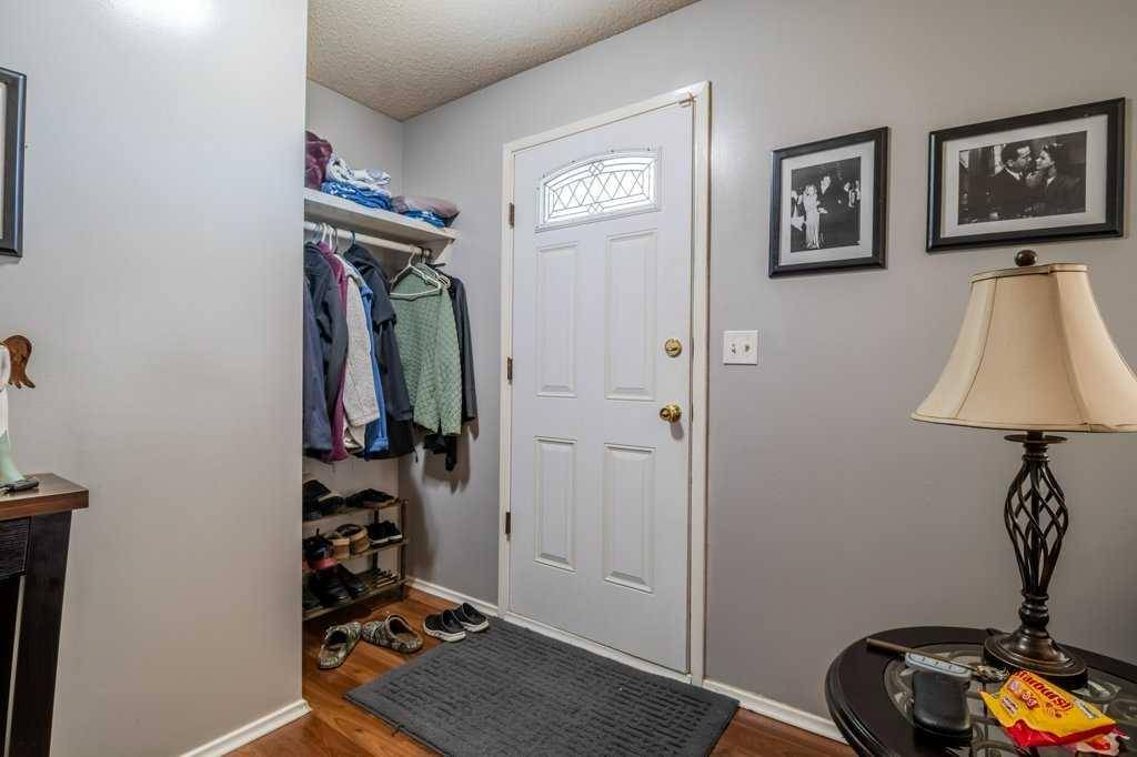 Bentley, AB T0C 0J0,4638 50 AVE