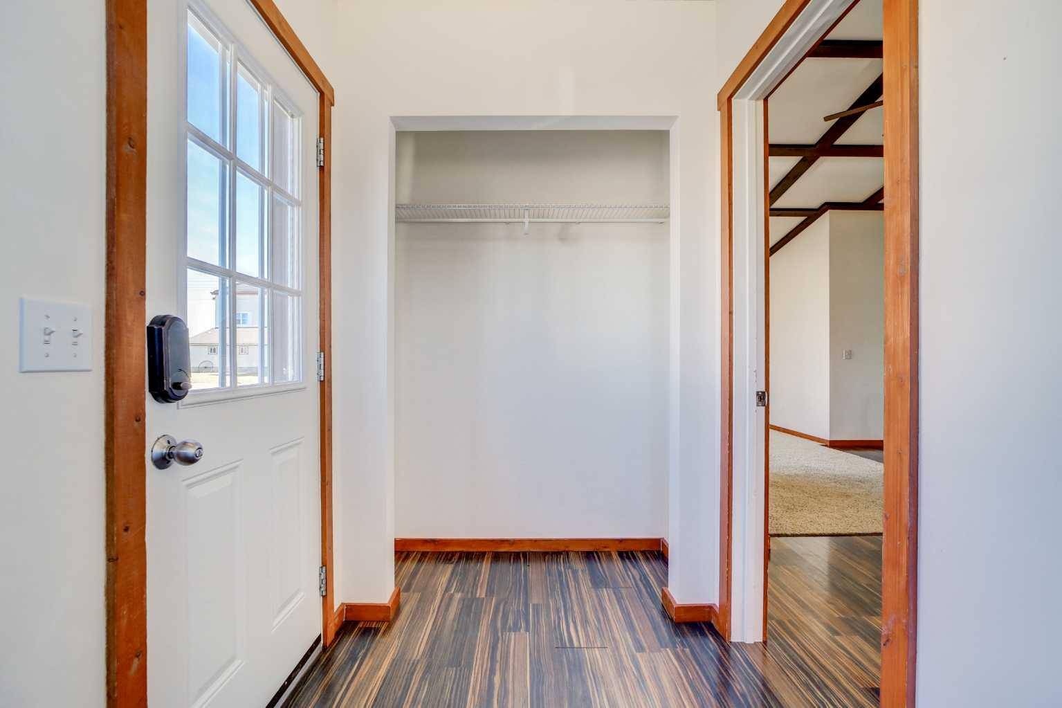 Cowley, AB T0K 0P0,215 6 ST