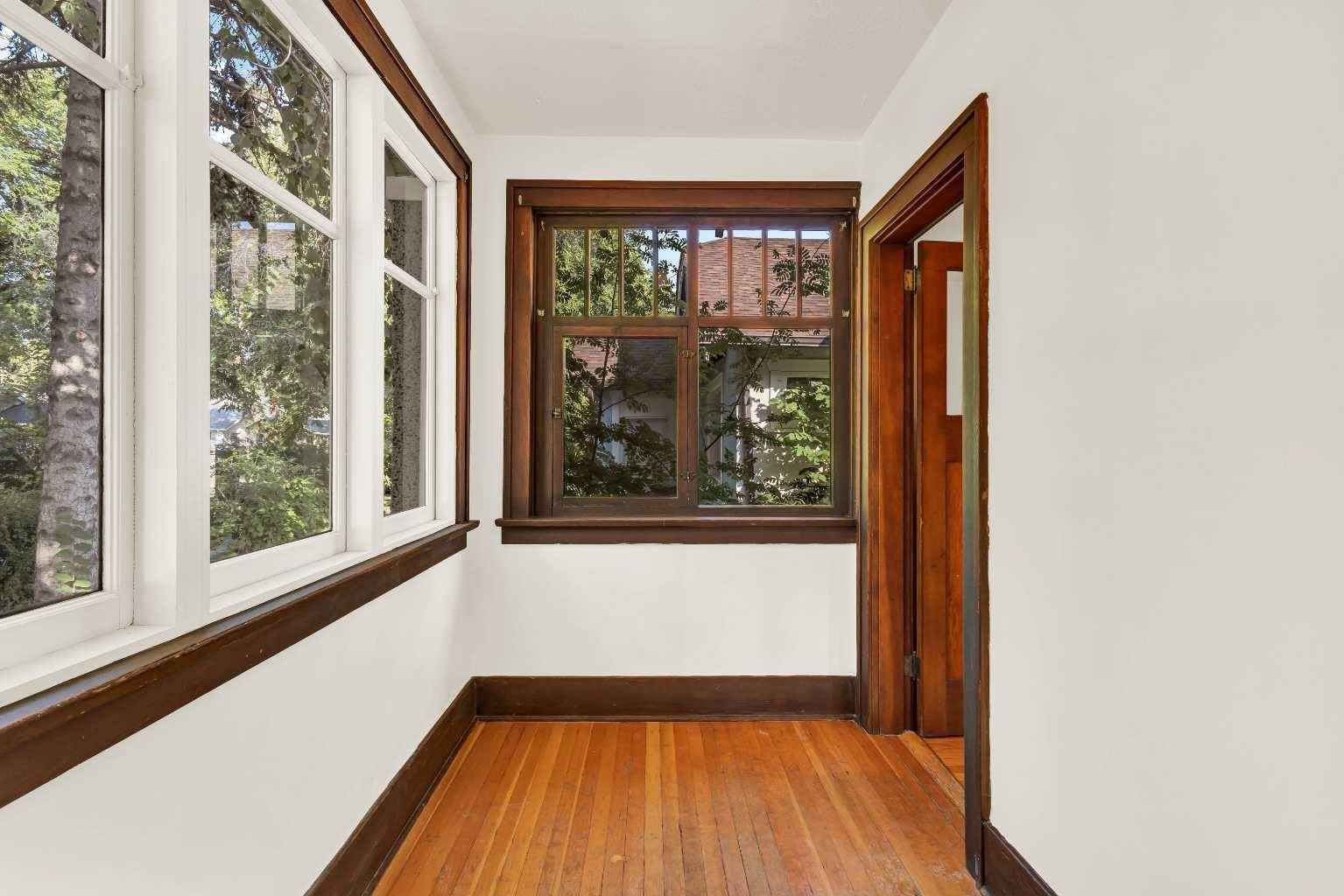 Calgary, AB T2E0V3,111 9 AVE NE