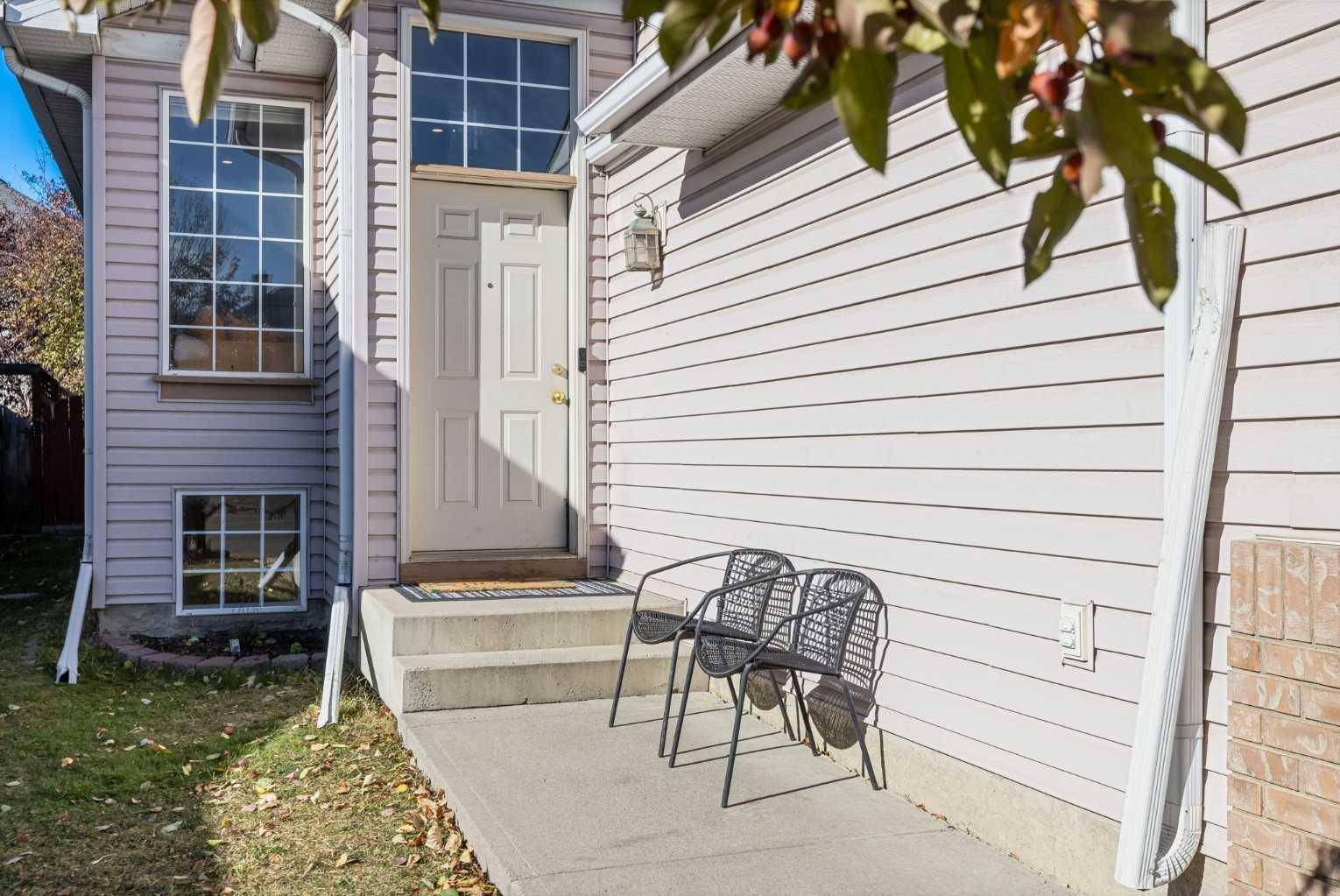 Calgary, AB T2Z 2M8,319 Douglas Glen BLVD SE