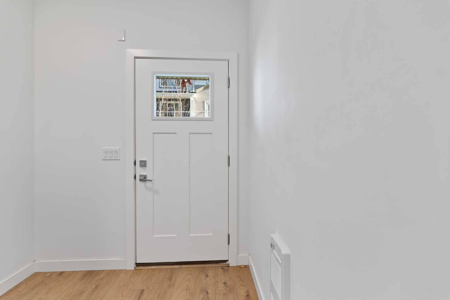 Calgary, AB T3J 2K2,669 Savanna BLVD NE #218