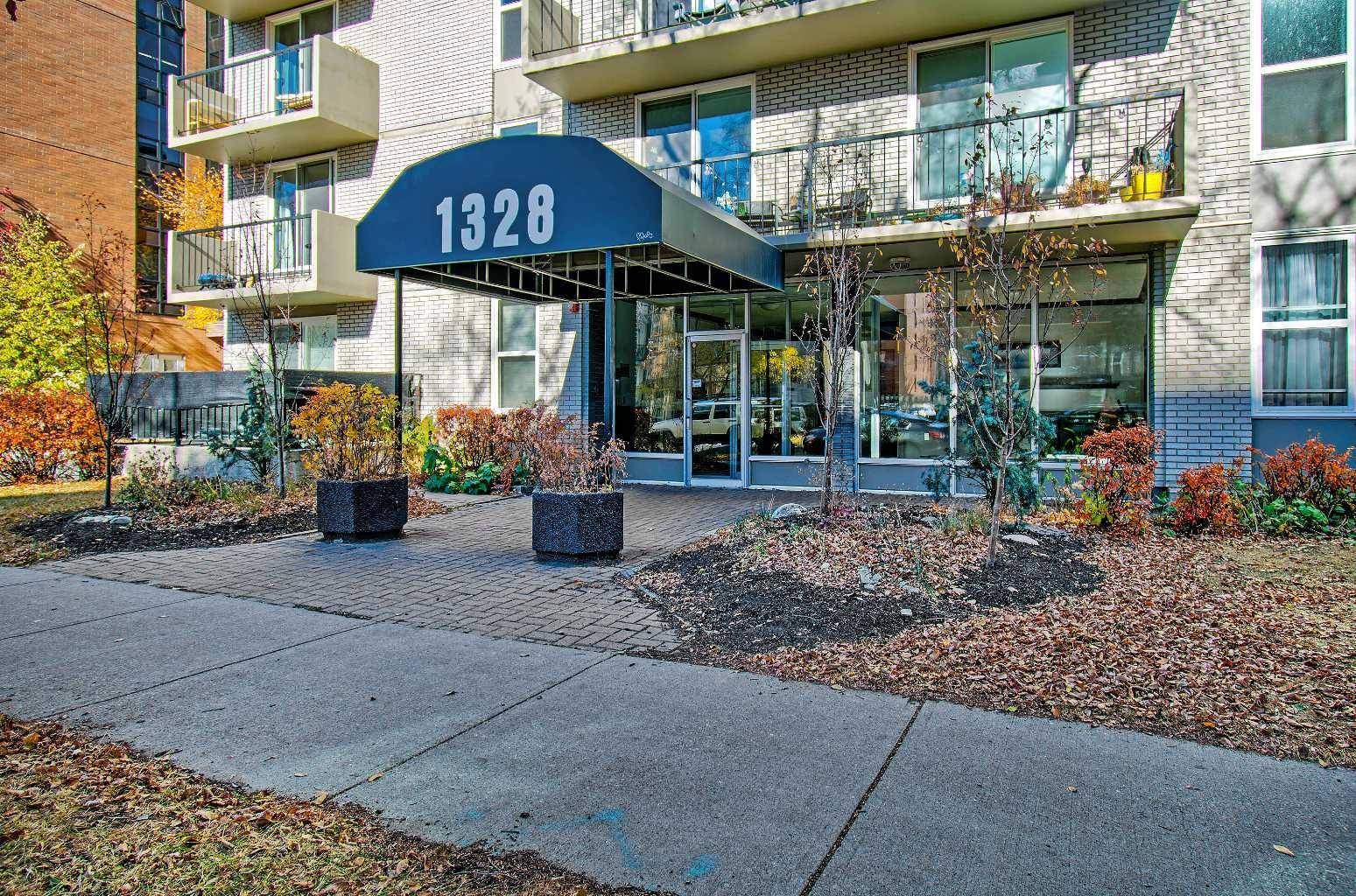Calgary, AB T3C 0T3,1328 13 AVE SW #106