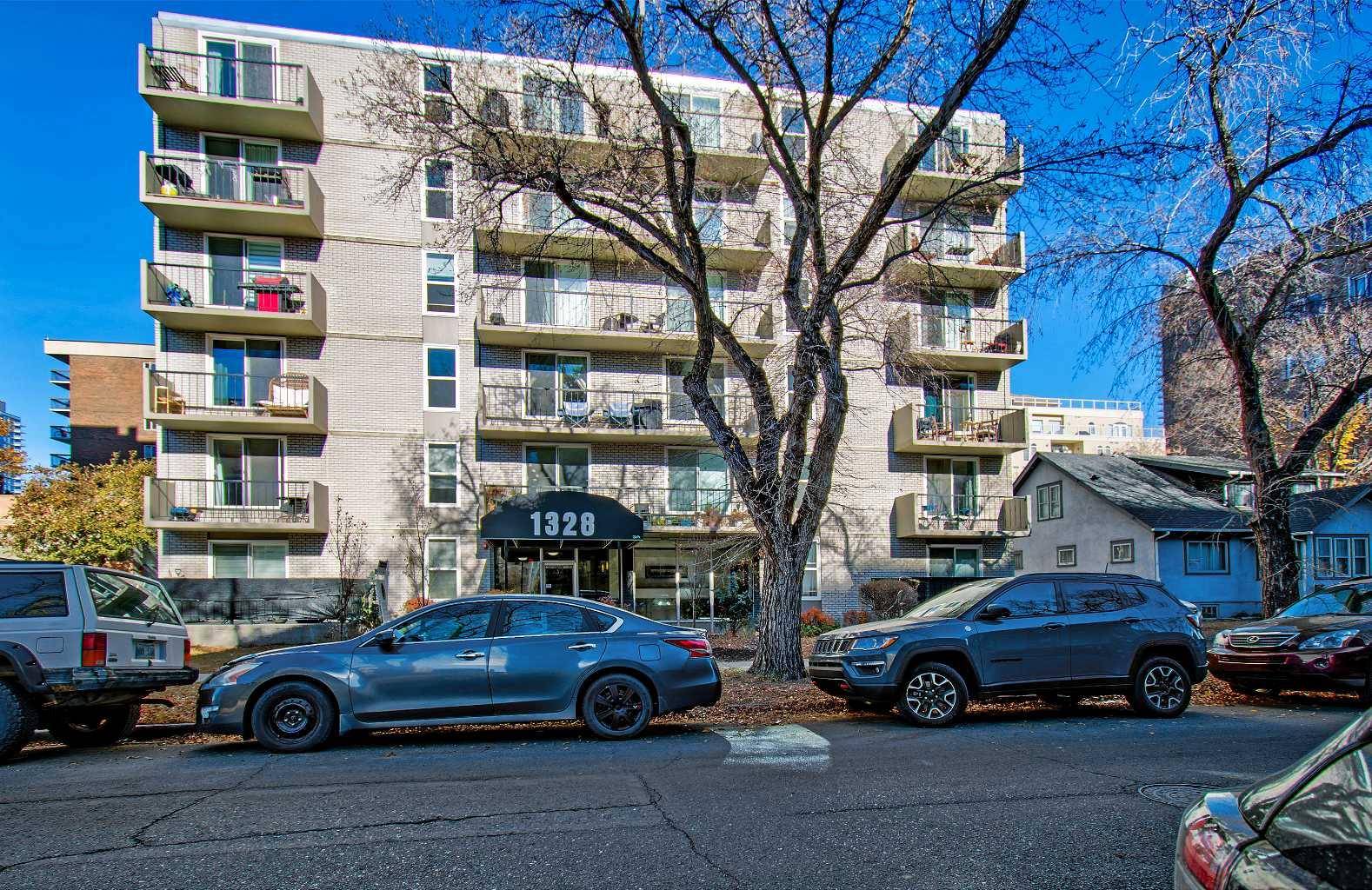 Calgary, AB T3C 0T3,1328 13 AVE SW #106