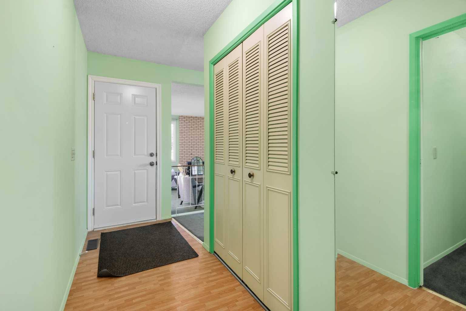 Calgary, AB T2J 3R8,228 Queensland DR SE
