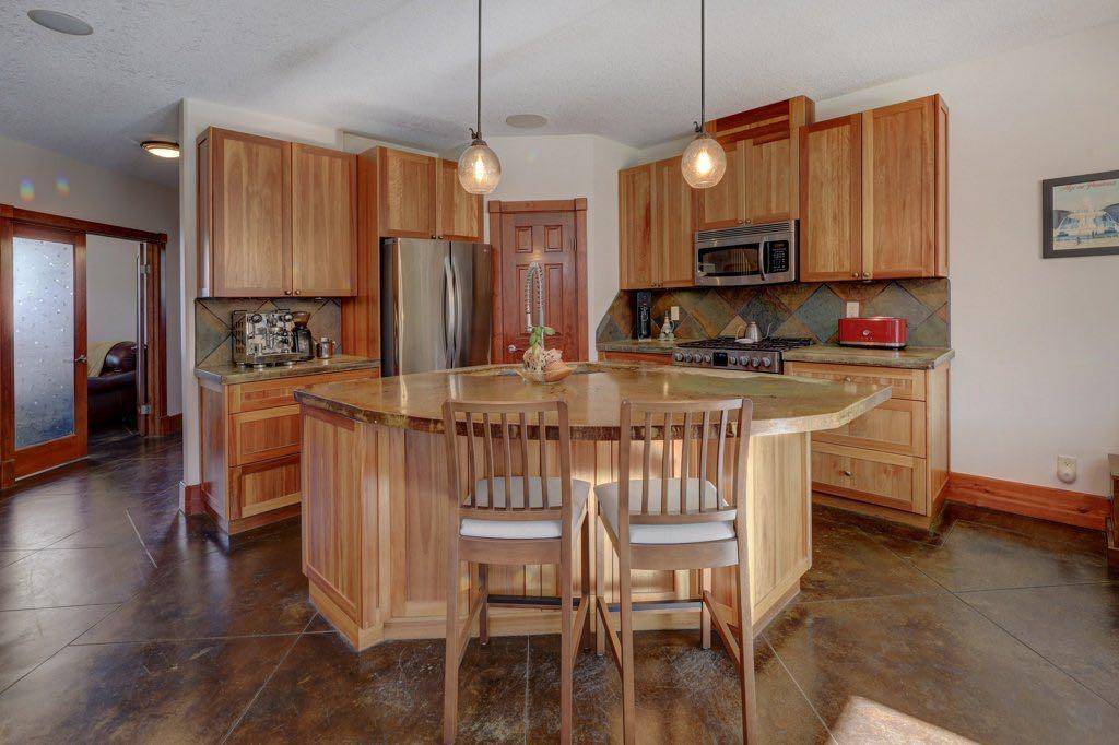 Calgary, AB T2T0B9,2720 20 ST SW