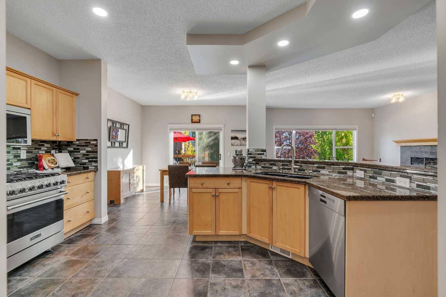 Calgary, AB T3G 5P4,10 Arbour Vista Close NW