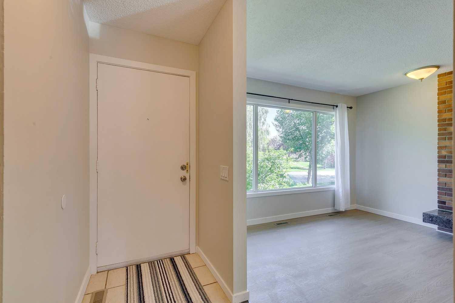 Calgary, AB T2B 2L2,2823 Dover Ridge DR SE