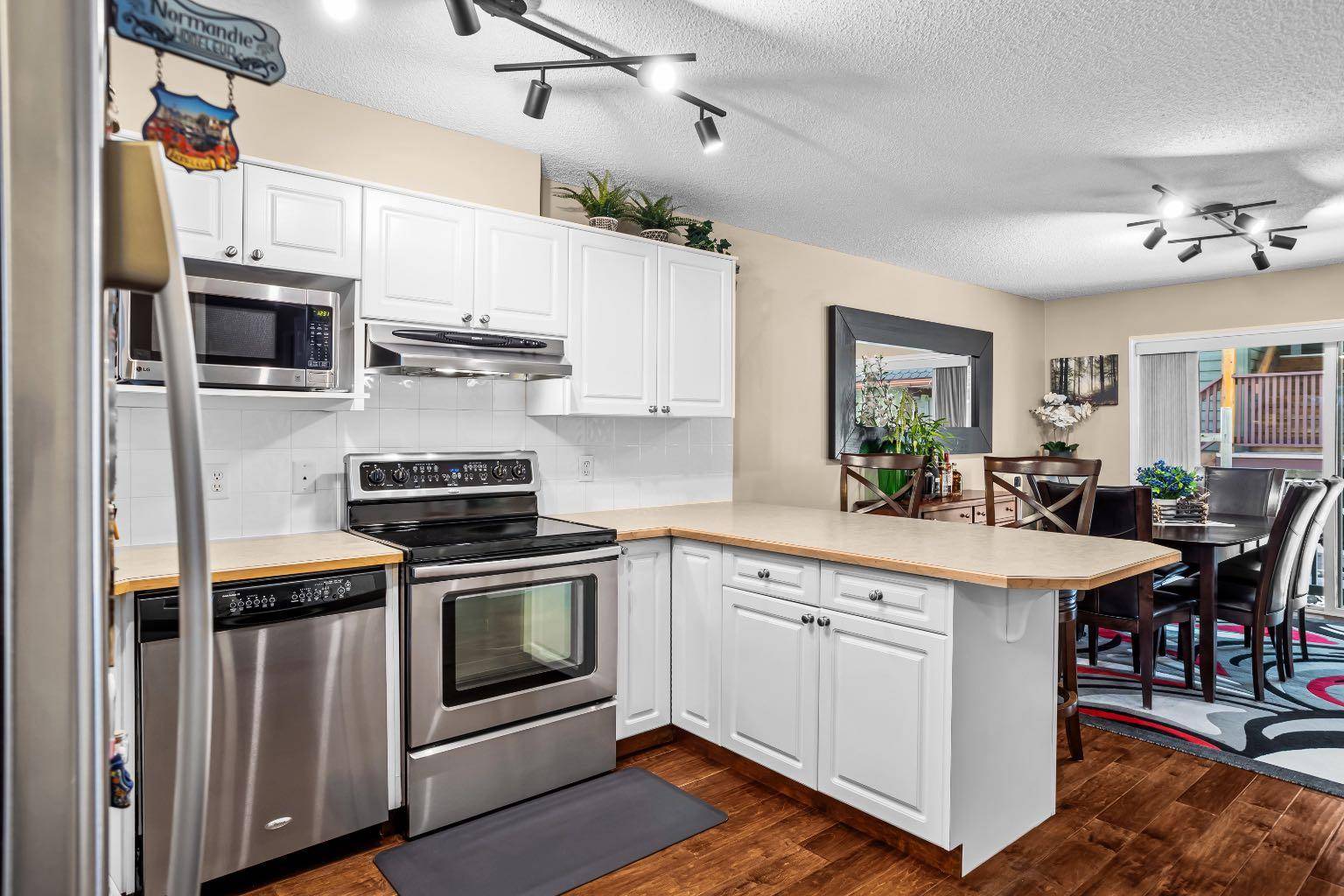 Banff, AB T1L 1E7,504 Banff AVE W #9