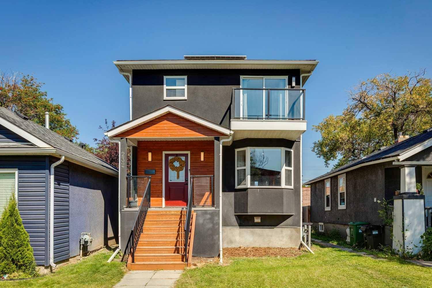 Calgary, AB T2M0G8,232 15 AVE NW