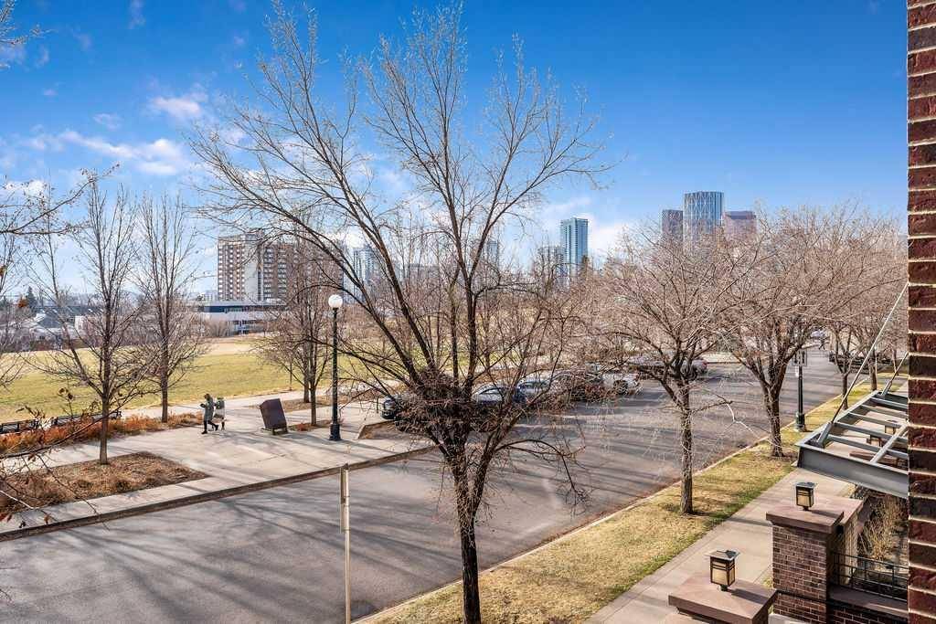 Calgary, AB T2E 9C8,930 Centre AVE NE #114