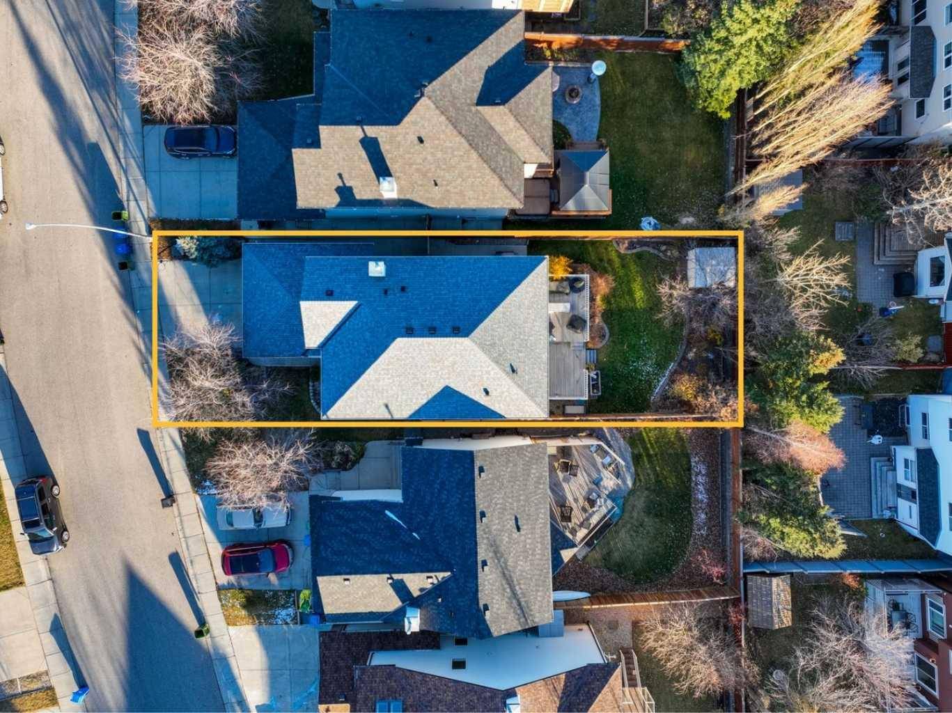 Calgary, AB T3G 5B1,113 Rockbluff PL NW