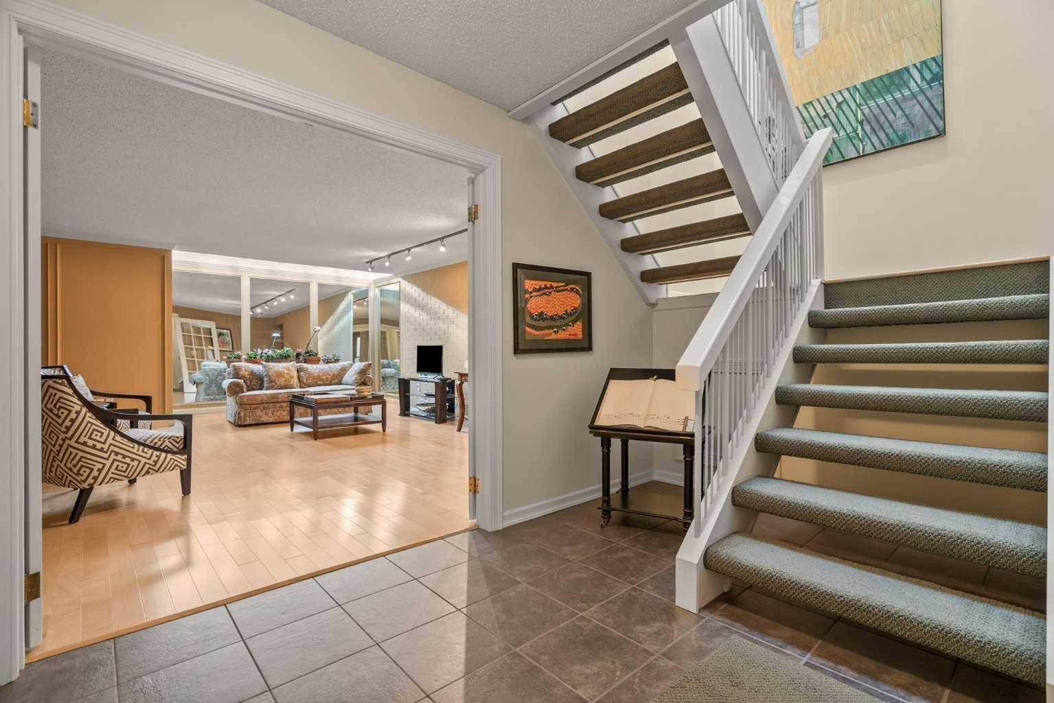 Calgary, AB T3H 2B3,1220 Prominence WAY SW #6