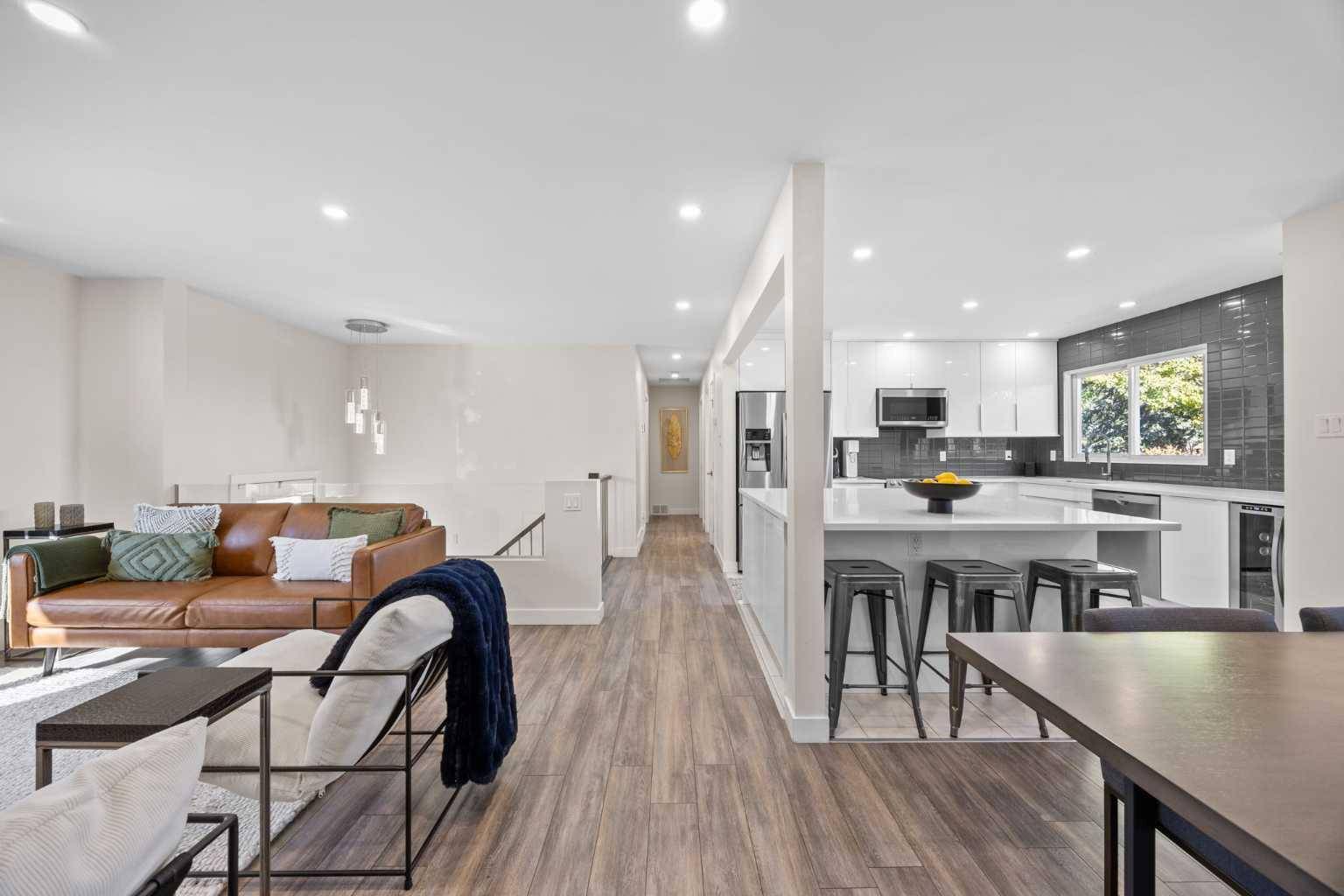 Calgary, AB T2W1N3,827 Canaveral CRES SW