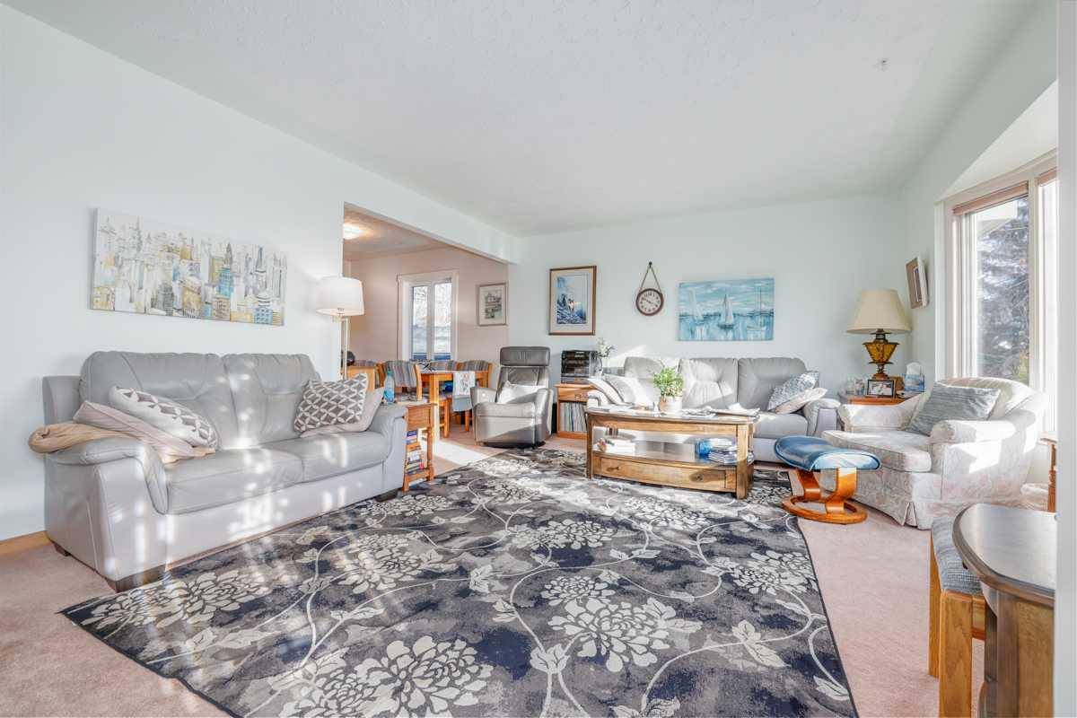 Calgary, AB T2K 2B9,25 Highwood PL NW