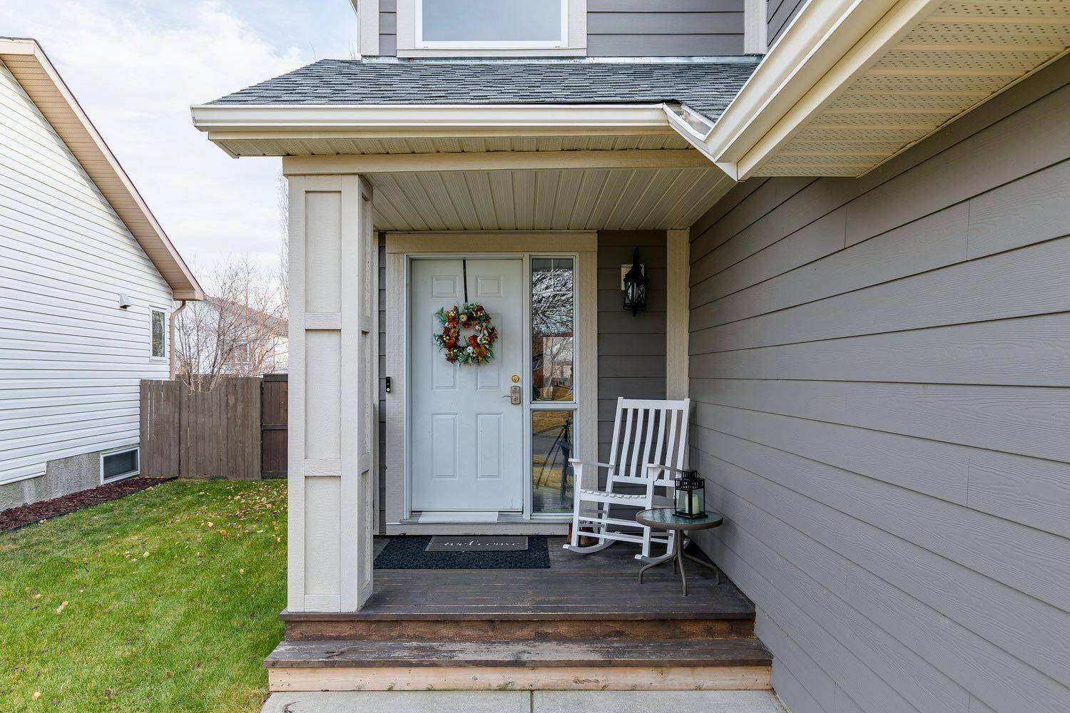 Okotoks, AB T1S1S7,228 Woodhaven DR