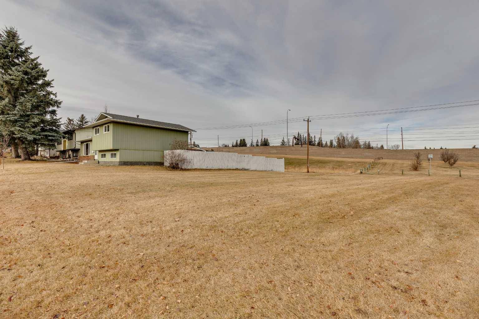 Calgary, AB T2J 5H9,4 Lake Huron PL SE