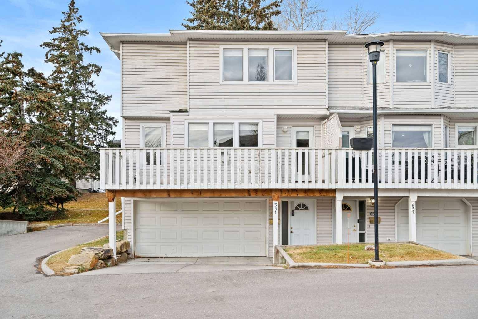 Calgary, AB T3E 7H4,651 Killarney Glen CT SW