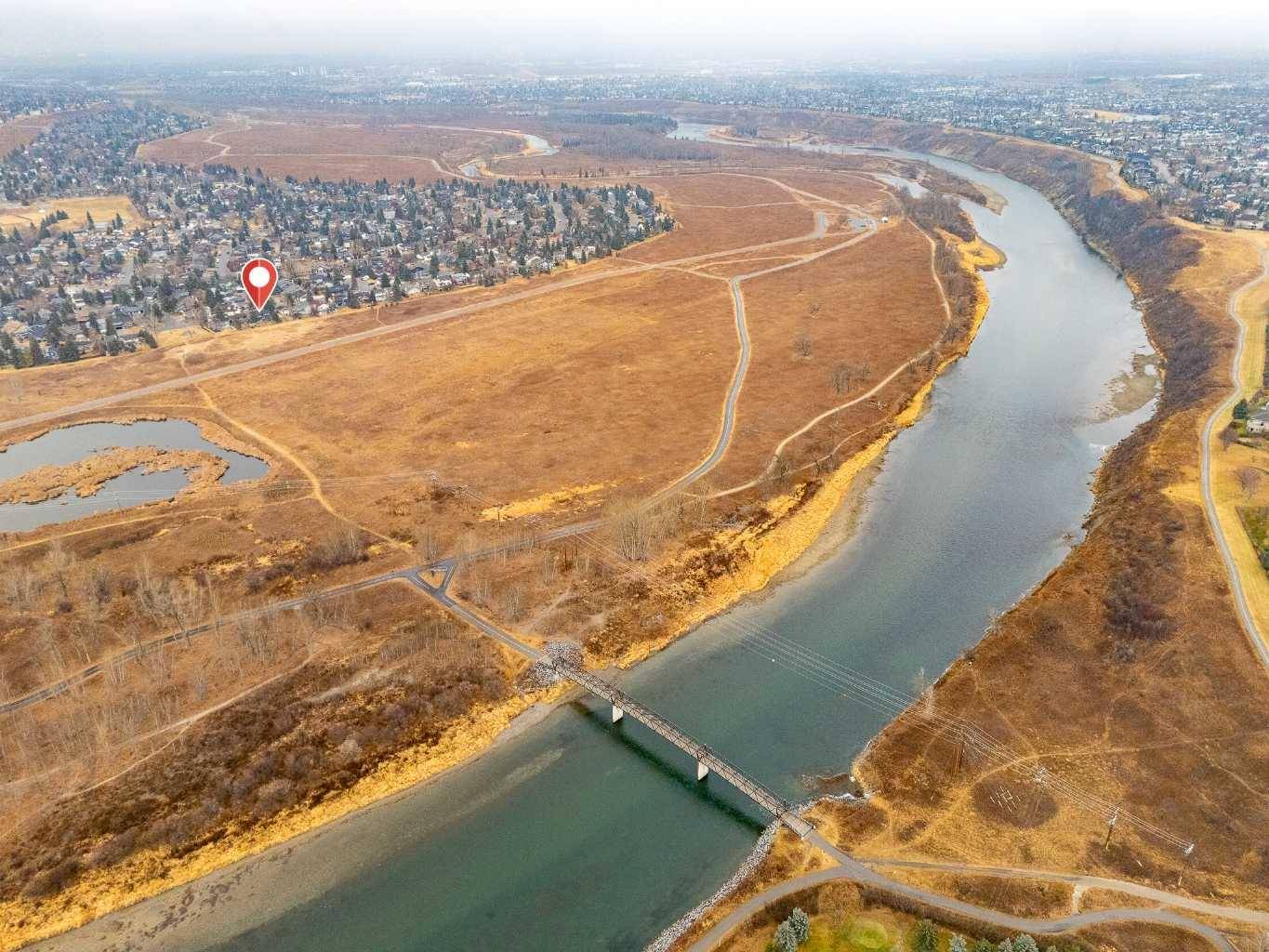 Calgary, AB T2J 5L7,2427 Deer Side DR