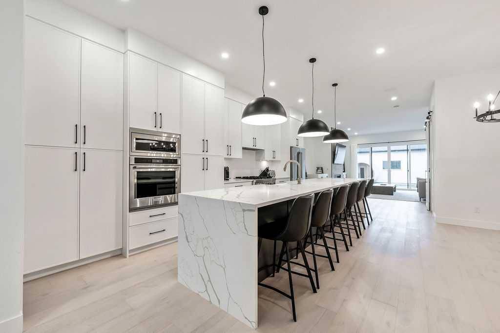 Calgary, AB T2T 2W3,2024 50 AVE SW