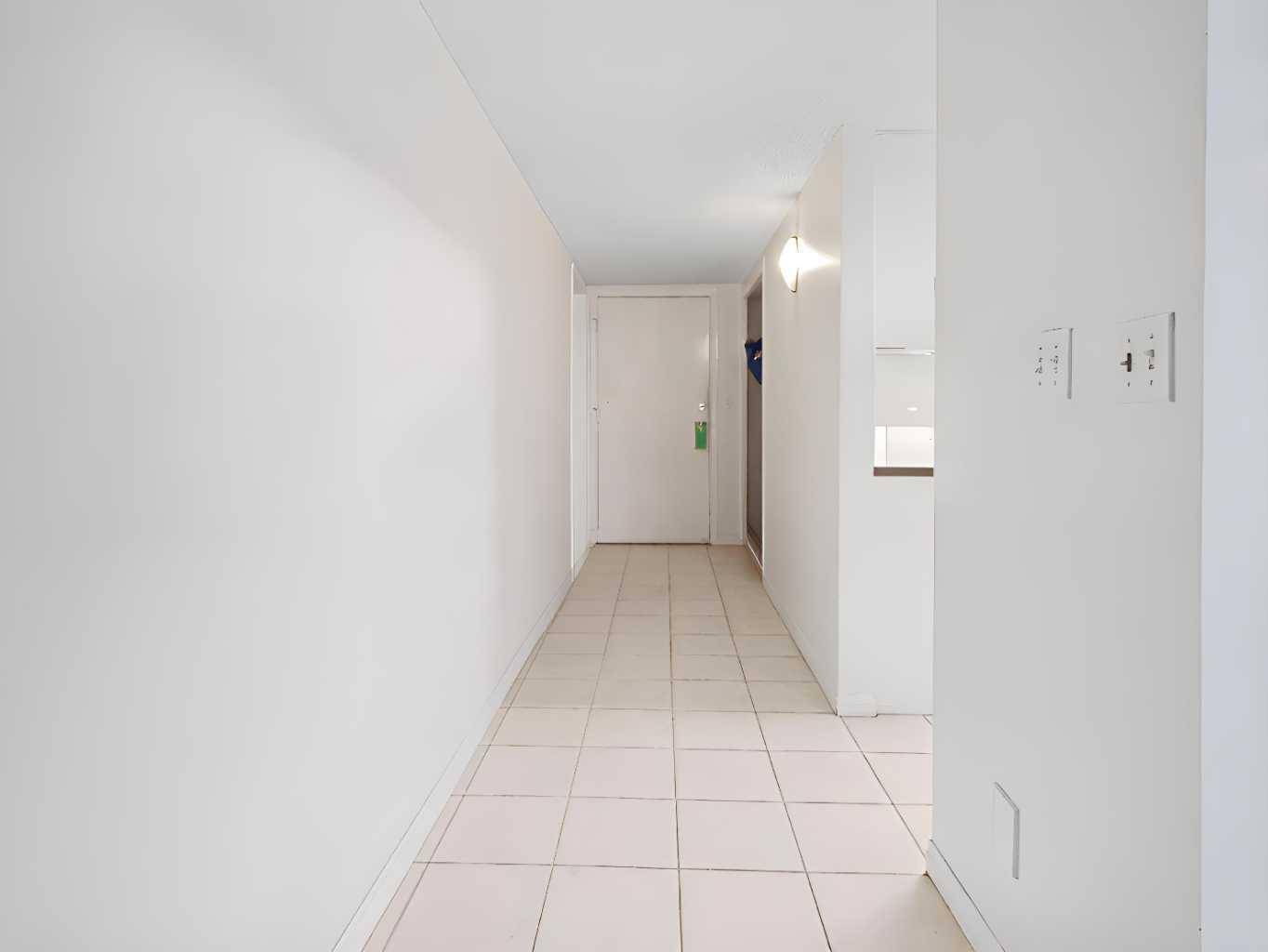 Calgary, AB T3C 0W6,1625 14 AVE SW #205